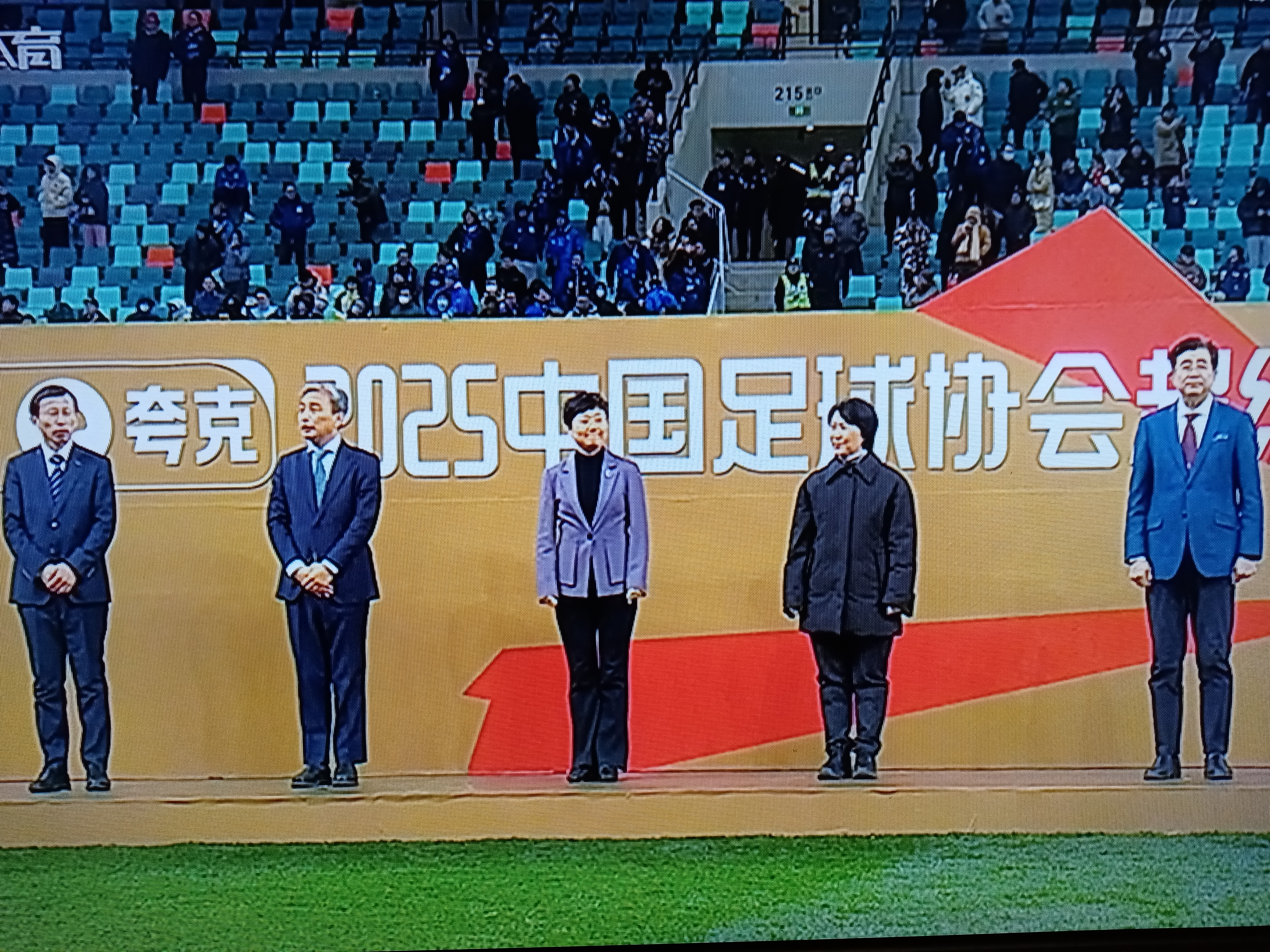 包含中国球队成功晋级，期待下一轮对决的词条